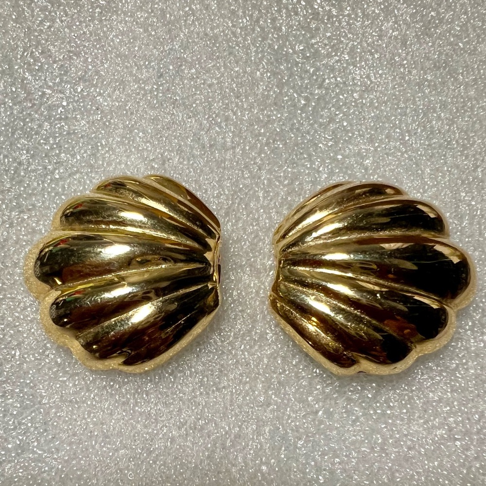 Gold tone shell, shoes clips by Nancy Katz